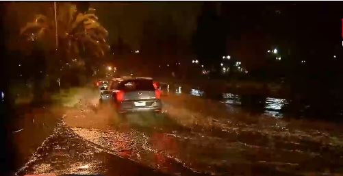 Acceso al Parque O’Higgins resultó inundado por las fuertes lluvias
