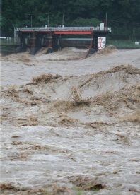 Japón evacúa a 200 mil personas tras fuertes lluvias: 14 presuntas muertes en hogar de ancianos