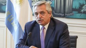 Presidente de Argentina fue aislado tras contacto con funcionario que dio positivo a Covid-19