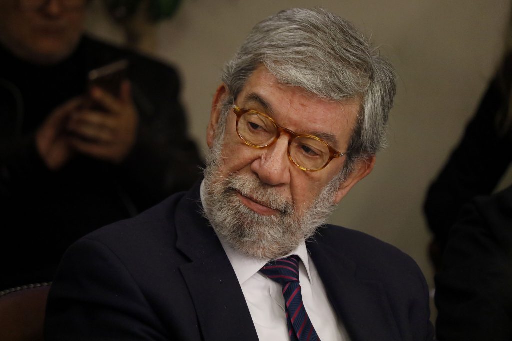Diputado Schilling por manejo de pandemia: “Terminaron por convertirla en una crisis social”