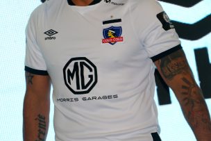 Hinchas diseñan camiseta de Colo Colo con marca de Jaime Valdés