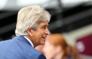 Manuel Pellegrini saludó a los hinchas del Real Betis y se autoimpuso su primera gran meta