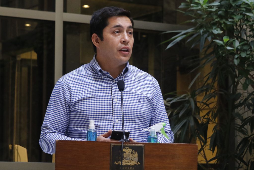 Diputado Jorge Durán (RN) anunció su apoyo al retiro de los fondos y criticó el “matonaje” de Chile Vamos y Cristián Larroulet