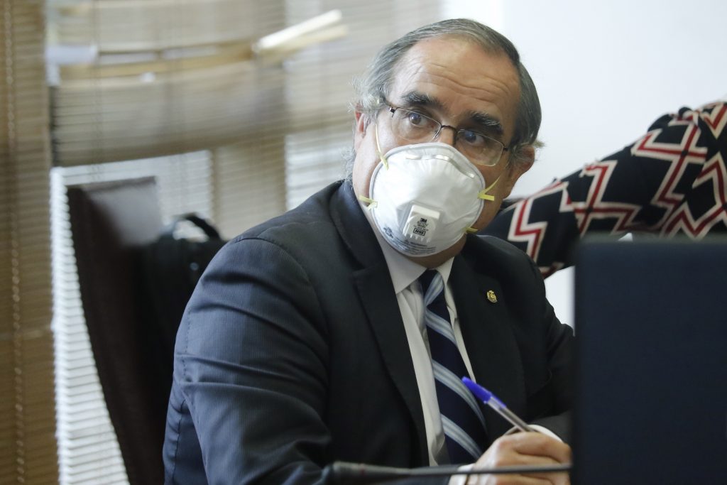 Senador Pugh por situación de Chile Vamos: “Las responsabilidades políticas hay que asumirlas”