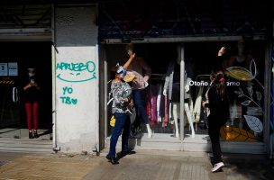 Negocios como peluquerías y librerías podrán abrir de lunes a viernes en comunas en etapa de 