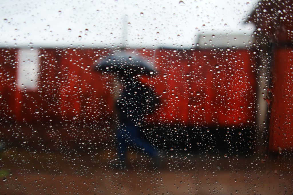 Lluvias llegan a la zona centro del país: Onemi informa monitoreo entre Valparaíso y Biobío
