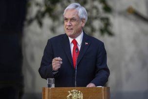 Aprobación del Presidente Sebastián Piñera cayó seis puntos y ministro Enrique Paris sigue siendo el mejor evaluado