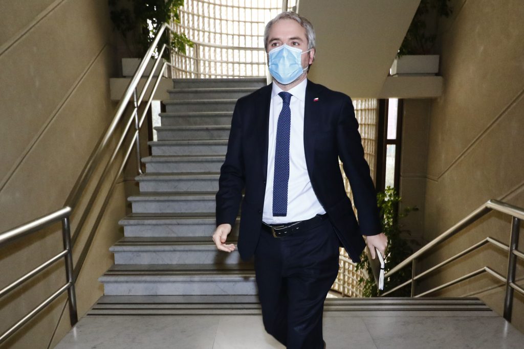 Ministro Blumel expresó su rechazo al proyecto de retiro de pensiones y sostuvo: “Puede marcar el comienzo de una crisis institucional”