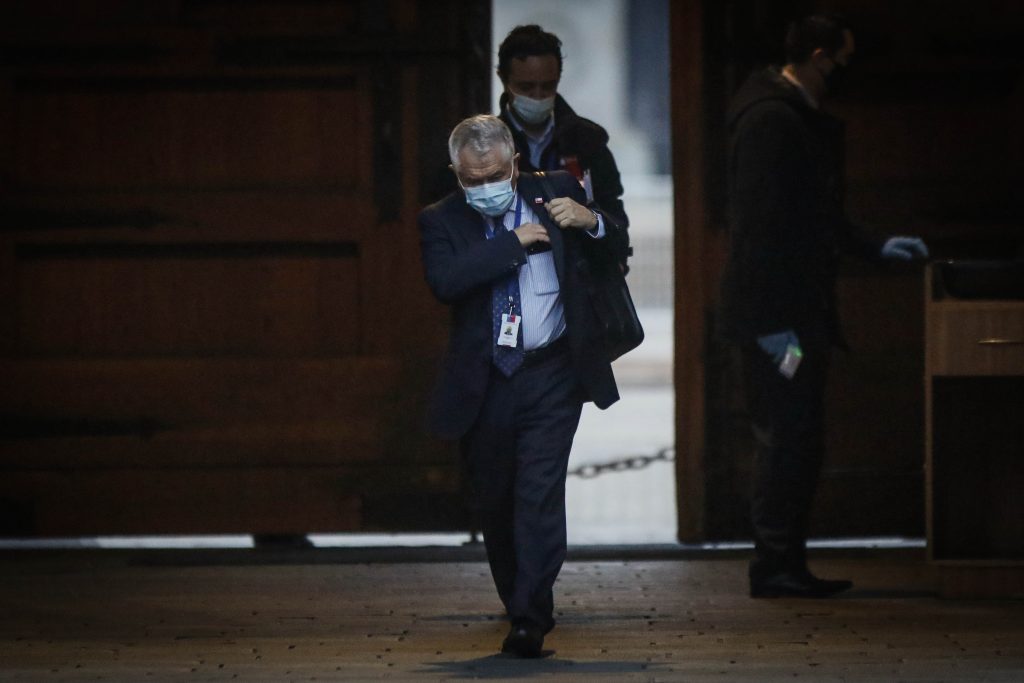 Ministro Enrique Paris abordó los pasos para el ensayo de la vacuna contra el coronavirus en agosto