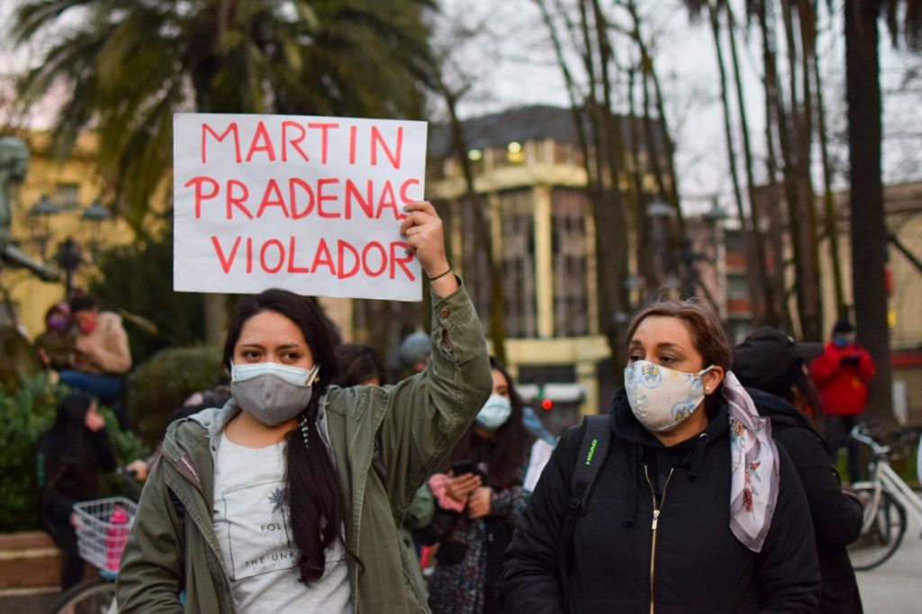 Protestas se registran en varias regiones en contra de Martín Pradenas