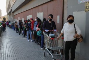 Largas filas en supermercados de La Serena tras anuncio de cuarentena