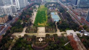 Imágenes aéreas: Así luce ahora el Parque Araucano con la demarcación de zonas de aislamiento