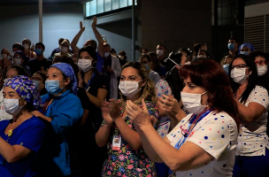 Entregan pensiones a familiares de funcionarios de salud fallecidos por Covid-19