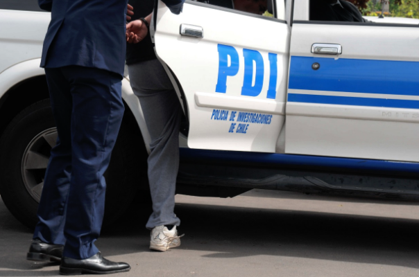 Asesinato de mujer en Peñalolén: se entregan dos menores de edad que habrían participado en el hecho
