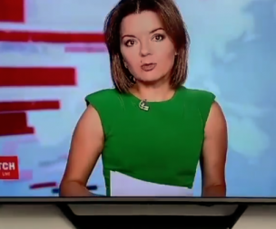 Siempre digna: conductora de noticias perdió un diente en vivo y tuvo una notable reacción