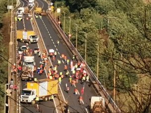 Trabajadores forestales cortaron Ruta 5 Sur en protesta por ataques incendiarios