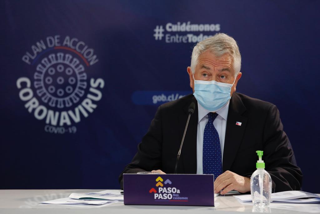 Ministro Paris: “Por segundo día consecutivo tenemos menos de 2 mil casos nuevos”