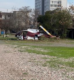 Helicóptero capotó en estacionamiento de Hospital Roberto del Río