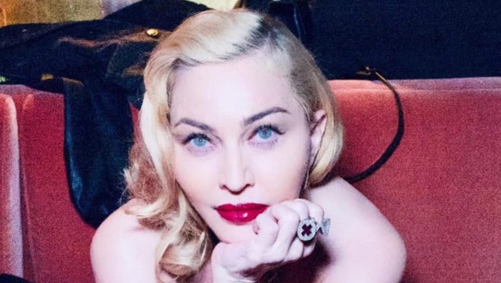 Madonna publicó “erótica” fotografía en compañía de su novio de 25 años: la estaría ayudando en su rehabilitación