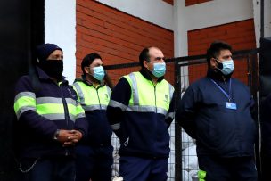 Santiago: Trabajadores reciben spray y mascarillas con nanopartículas de cobre