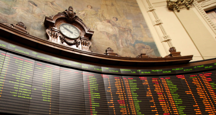 Bolsa de Santiago sufrió fuerte caída luego que diputados aprobaran retiro del 10%