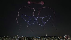 Cientos de drones iluminaron Corea del Sur para recordar las medidas en contra del Covid-19