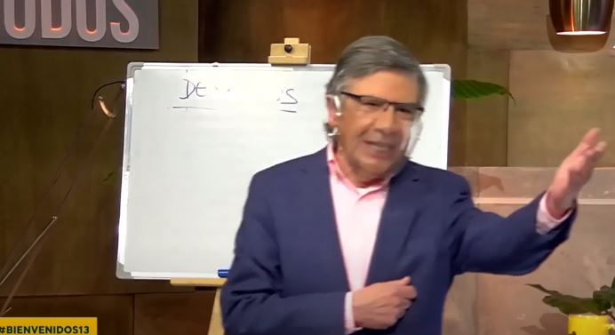 “¿Puedo hacer un reclamo formal?”: Joaquín Lavín “alega” por el tamaño de su pizarra frente a la Francisco Vidal