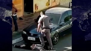 Polémico video de policía pisando el cuello de mujer negra causa indignación en Brasil