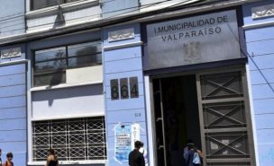 Denuncian que funcionarios realizaron fiesta al interior de Municipalidad de Valparaíso en plena cuarentena