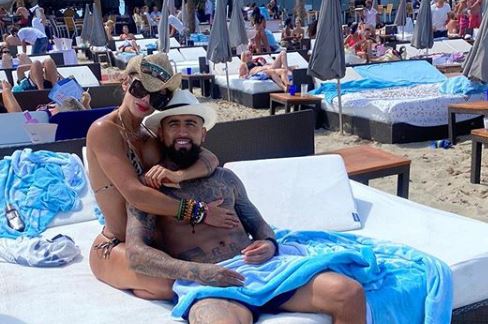 Las lujosas vacaciones del “Rey Arturo” junto a Sonia Isaza hacen furor en redes sociales [FOTOS]
