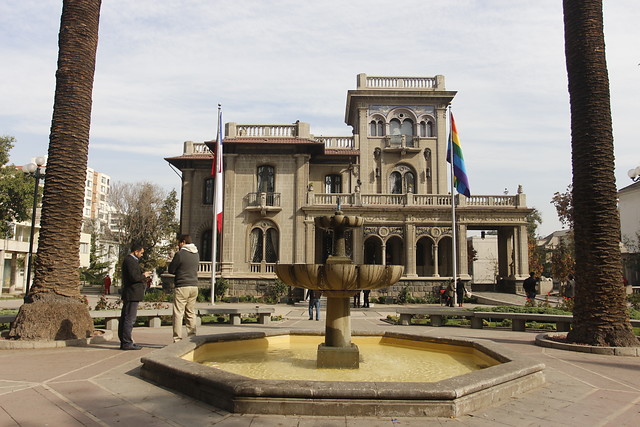 Intentan tomarse la Municipalidad de Providencia: Carabineros detuvo a dos personas