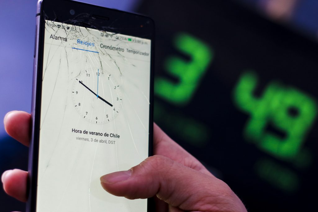 ¿Qué hora es?: Usuarios alertan cambio de hora automático en teléfonos móviles