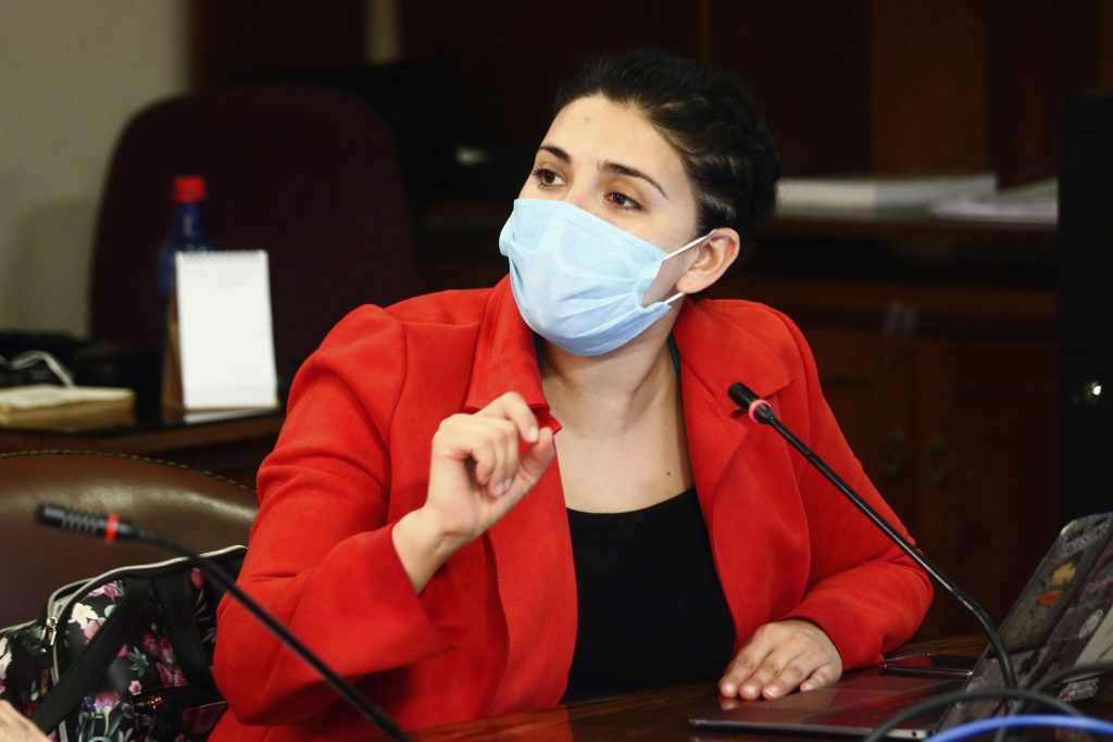 Diputada Karol Cariola visitó a Celestino Córdova: “El Estado chileno debe ceder”