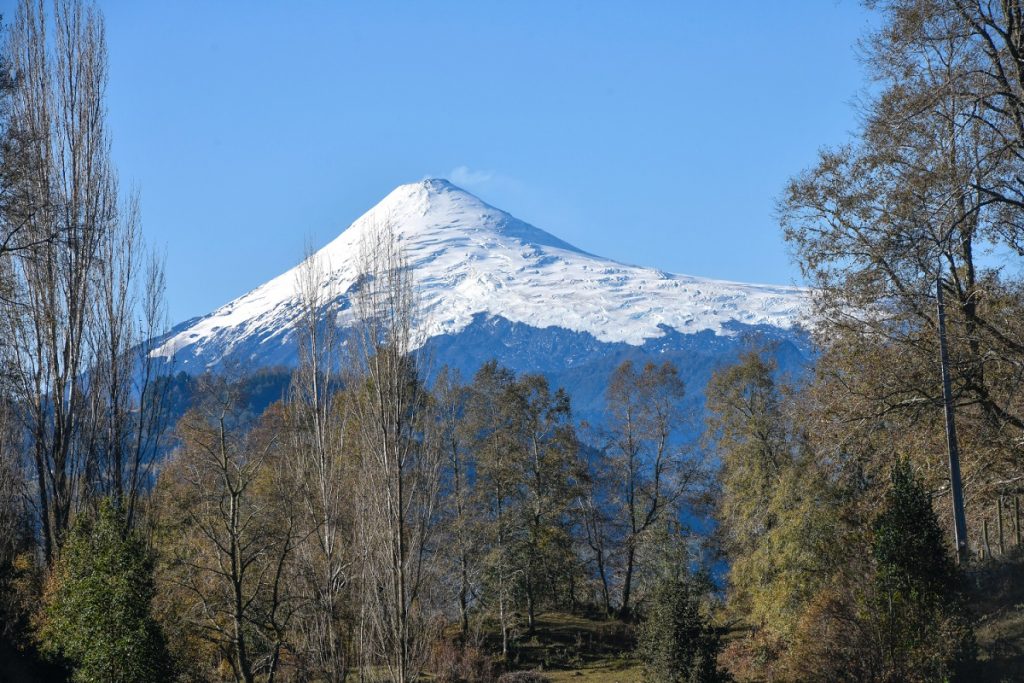 Expertos entregan recomendaciones por actividad registrada en volcán Villarrica