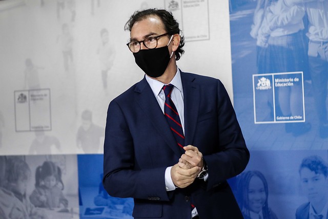 Ministro de Educación: “Pareciera que no es lo correcto mantener las escuelas cerradas dándose las condiciones sanitarias”