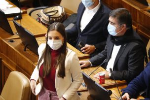 Camila Flores apoya proyecto para reducir la cantidad de diputados de 155 a 134