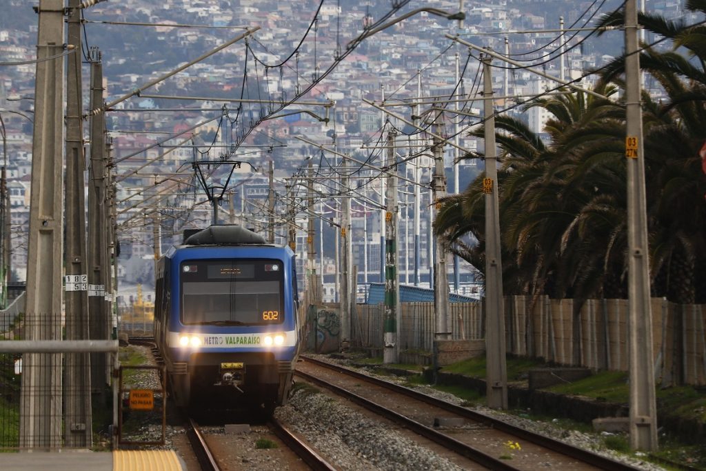 Metro Valparaíso extenderá su servicio desde este viernes tras nuevo horario de toque de queda