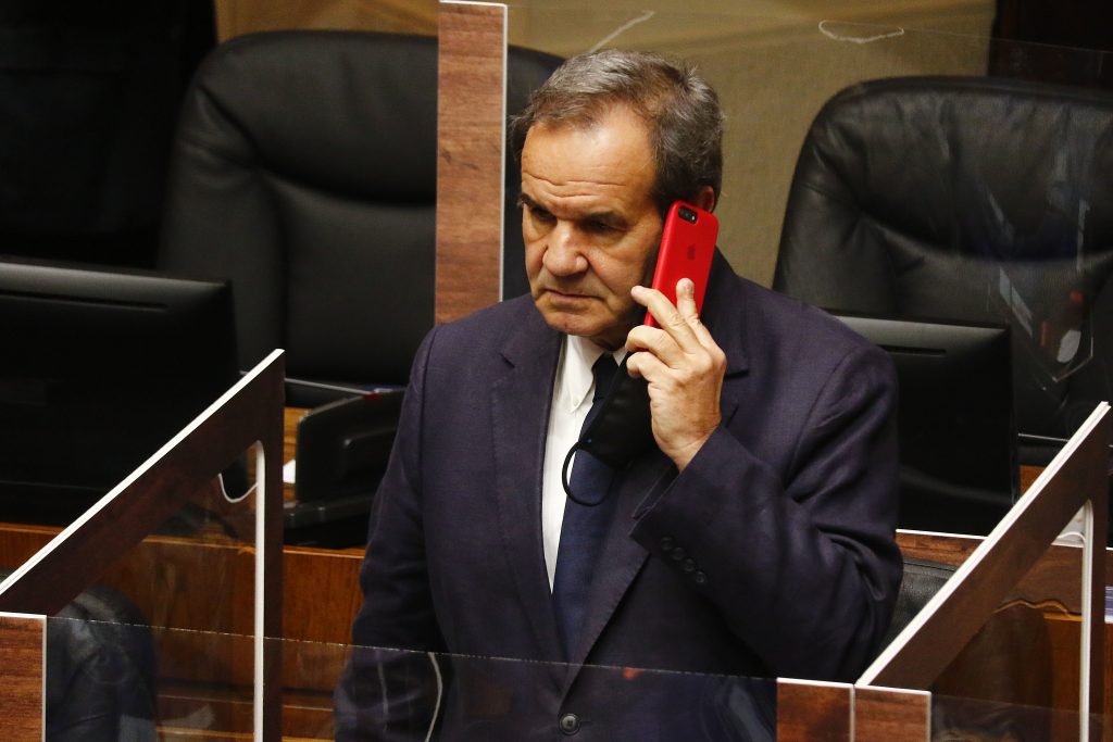 “Es un camino equivocado para el país”: el “lapsus” del ministro Allamand en medio de entrevista televisiva