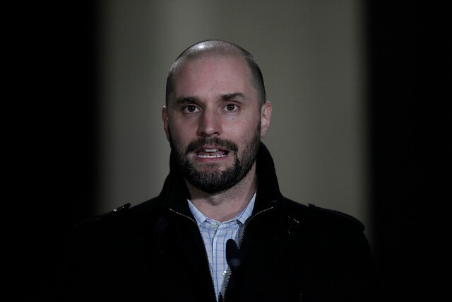 Ministro Bellolio tras polémica pregunta sobre homosexualidad: “Me duele el error cometido”