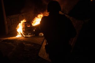 Protestas en Peñalolén dejan un civil con lesiones oculares y un carabinero herido por perdigones