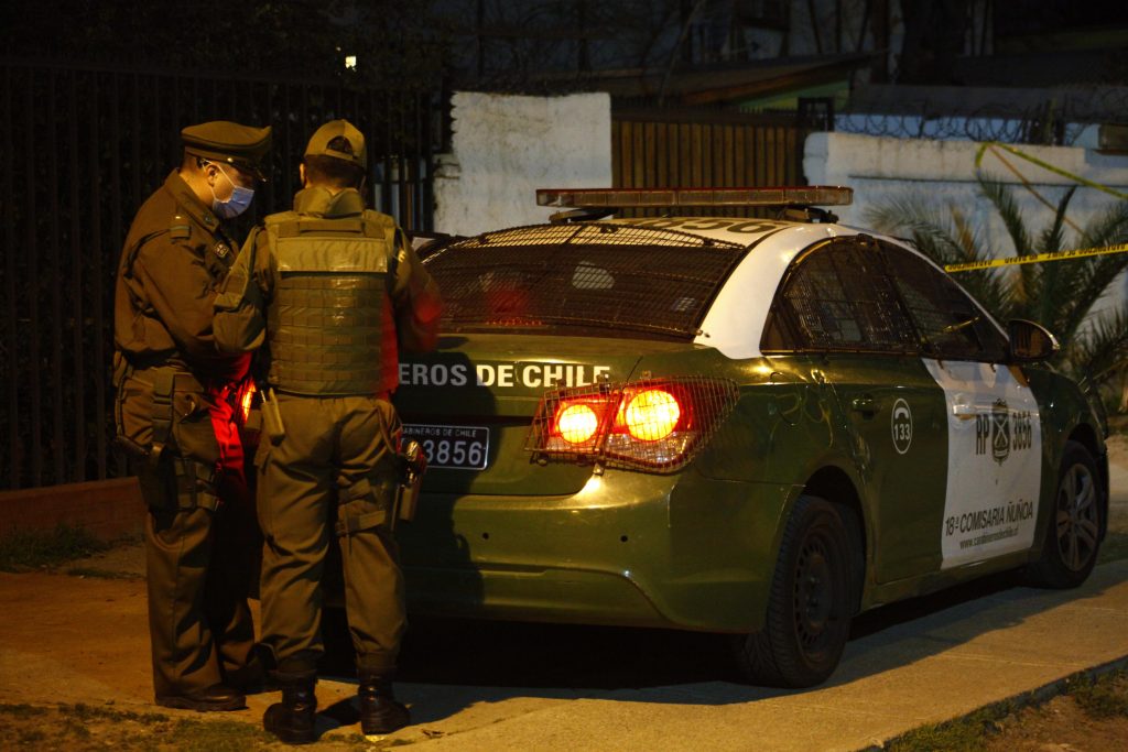 Carabineros detuvo a 20 personas por fiesta clandestina en Santiago