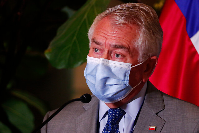 Ministro Paris llamó a sentirse “orgullosos de su país” a críticos de la gestión durante la pandemia