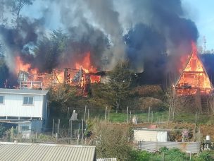 Nuevos ataques incendiaros en Arauco: Queman dos cabañas y un camión