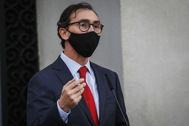 Ministro Figueroa: “Hay una especie de censura sobre la conversación en torno a lo importante de las clases presenciales”