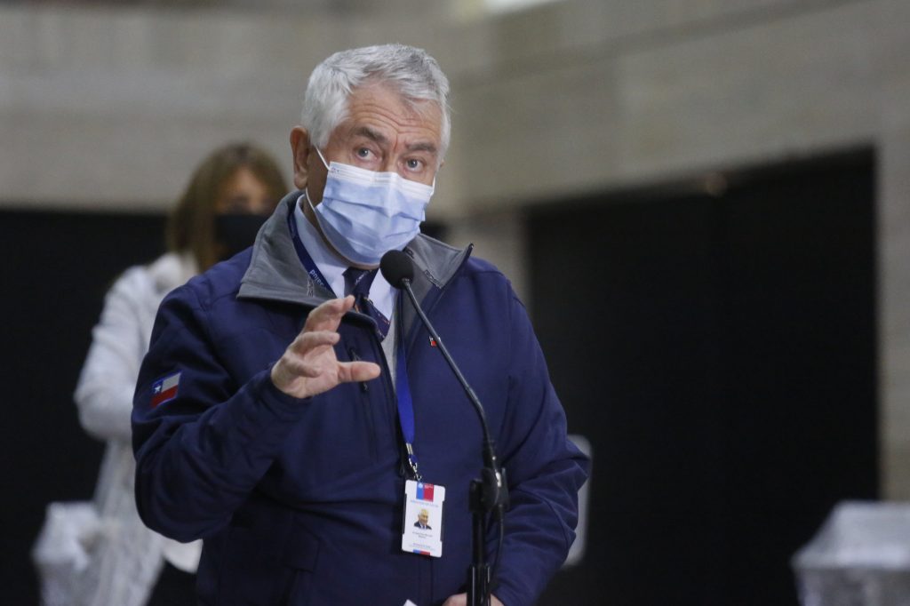 Ministro Paris le envió un mensaje al machi Celestino Córdova: “Por favor, le ruego que medite esta situación y que no dañe su salud, su vida”