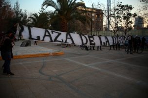 Realizan manifestación por presos mapuche en huelga de hambre en Plaza Italia