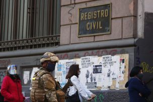 Largas filas en el Registro Civil de Valparaíso por atención de fin de semana