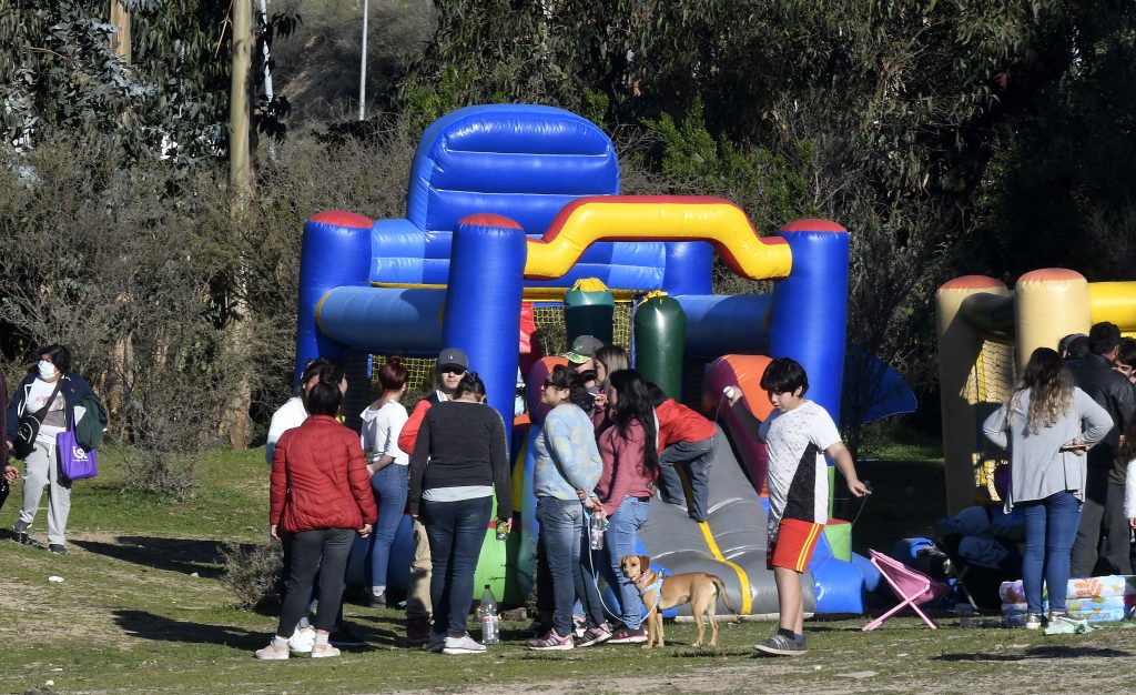 Sin distancia social ni mascarillas: Quilpueínos celebran “Día del Niño” mientras aumentan los contagios en la zona