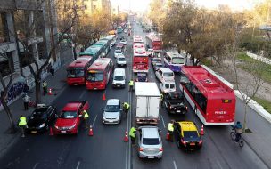 Flujo vehicular aumentó 6,57% esta mañana en el Gran Santiago