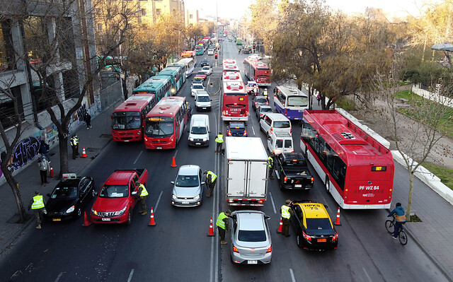 Flujo vehicular aumentó 6,57% esta mañana en el Gran Santiago